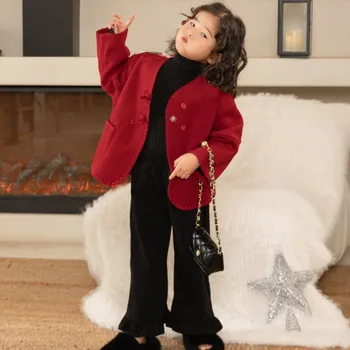 Детская дисковая пряжка Красное пальто 2023 Зима Твидовое пальто в стиле кантри Девушки Модная новогодняя одежда Пальто Сотня