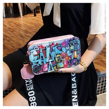 Trend Дизайнер Маленькая квадратная сумка Мультяшное граффити Сумка на одно плечо Корейская сумка через плечо для мобильного телефона Сумки для фотоаппаратов для девочек Кошельки