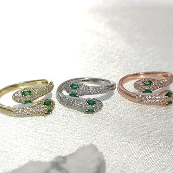 Новые зеленоглазые двуглавые змеиные кольца Мода Высококачественное сверкающее цирконовое кольцо для пары ювелирных изделий для женщин