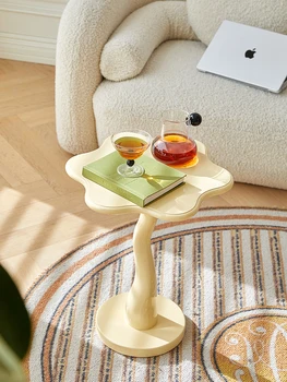 Скандинавская мебель Журнальный столик из массива дерева Мебель для гостиной Приставной столик с лепестковым краем Креативный аксессуар для дома Кремовый обеденный стол